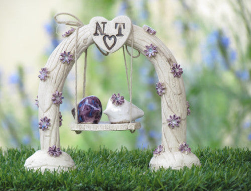 Swing wedding cake topper A pair of ceramic love birds swings under their love tree