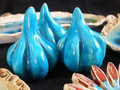 Ceramic decoration – Sculptured garlic for the home and garden - Ceramics By Orly
 - 2