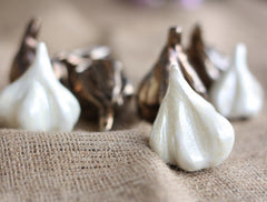 Ceramic decoration – Sculptured garlic for the home and garden - Ceramics By Orly
 - 1